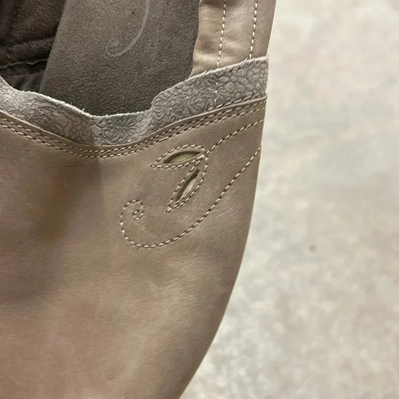 Ahnu leather flat  shoes - Picture 4 of 8